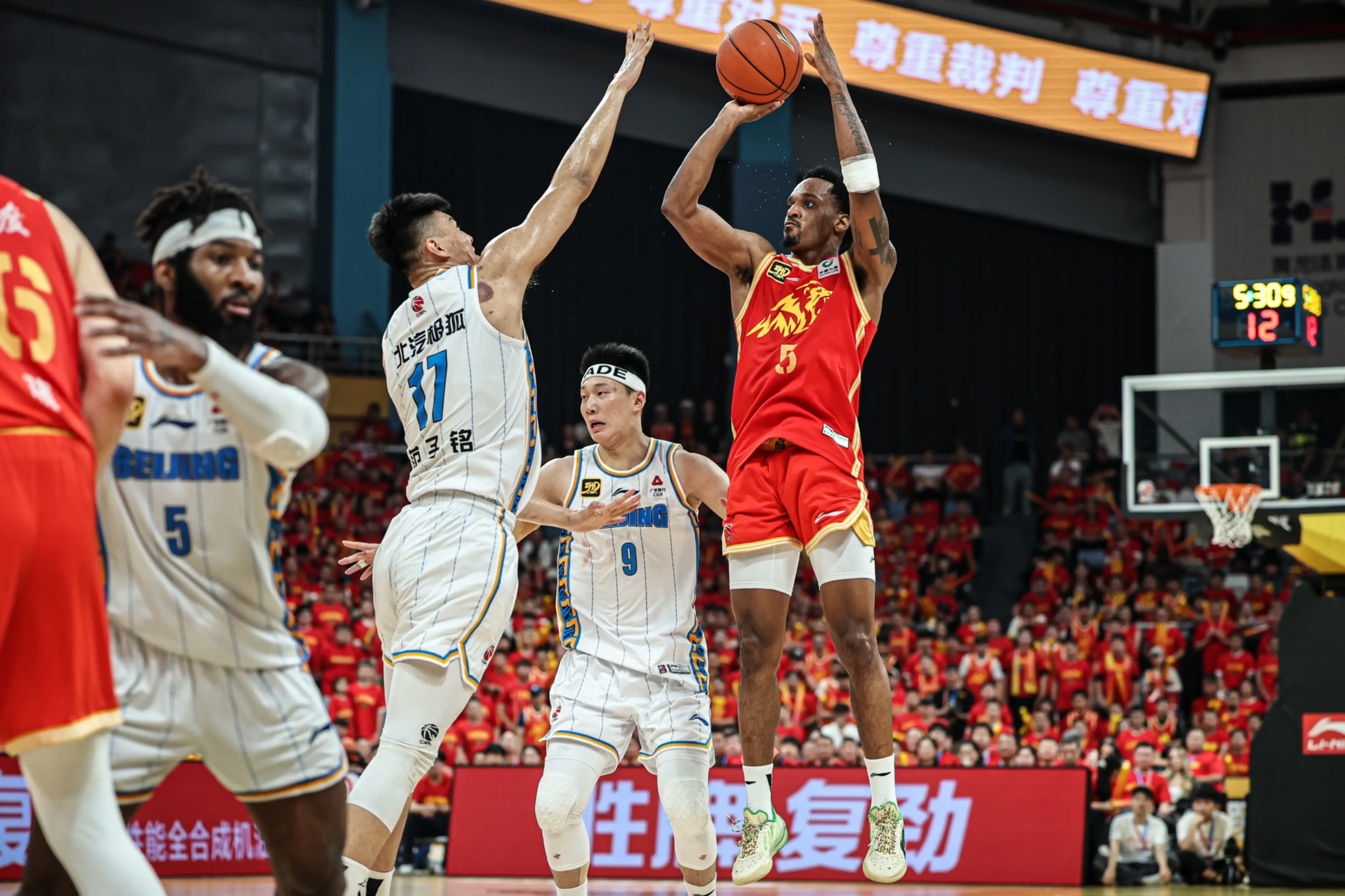 亚娱电竞阿贾克斯关键时刻门线救险密尔沃基雄鹿绝杀压哨备战英超，媒体一致点评：广东宏远遗憾出局备战意甲的简单介绍